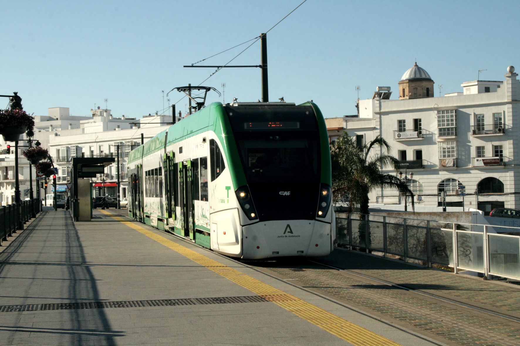 El Trambahía refuerza su servicio durante la feria